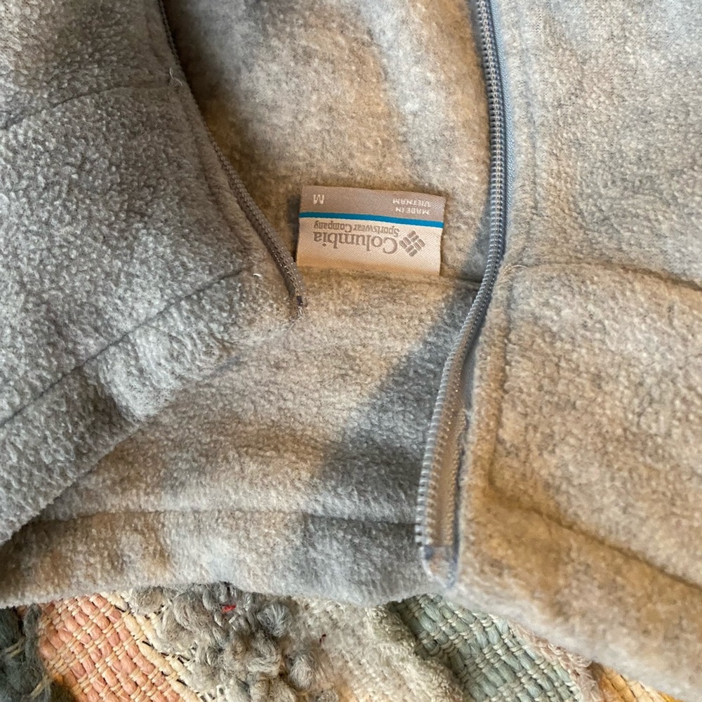 Columbia Zip-Up - Picture 5 of 6